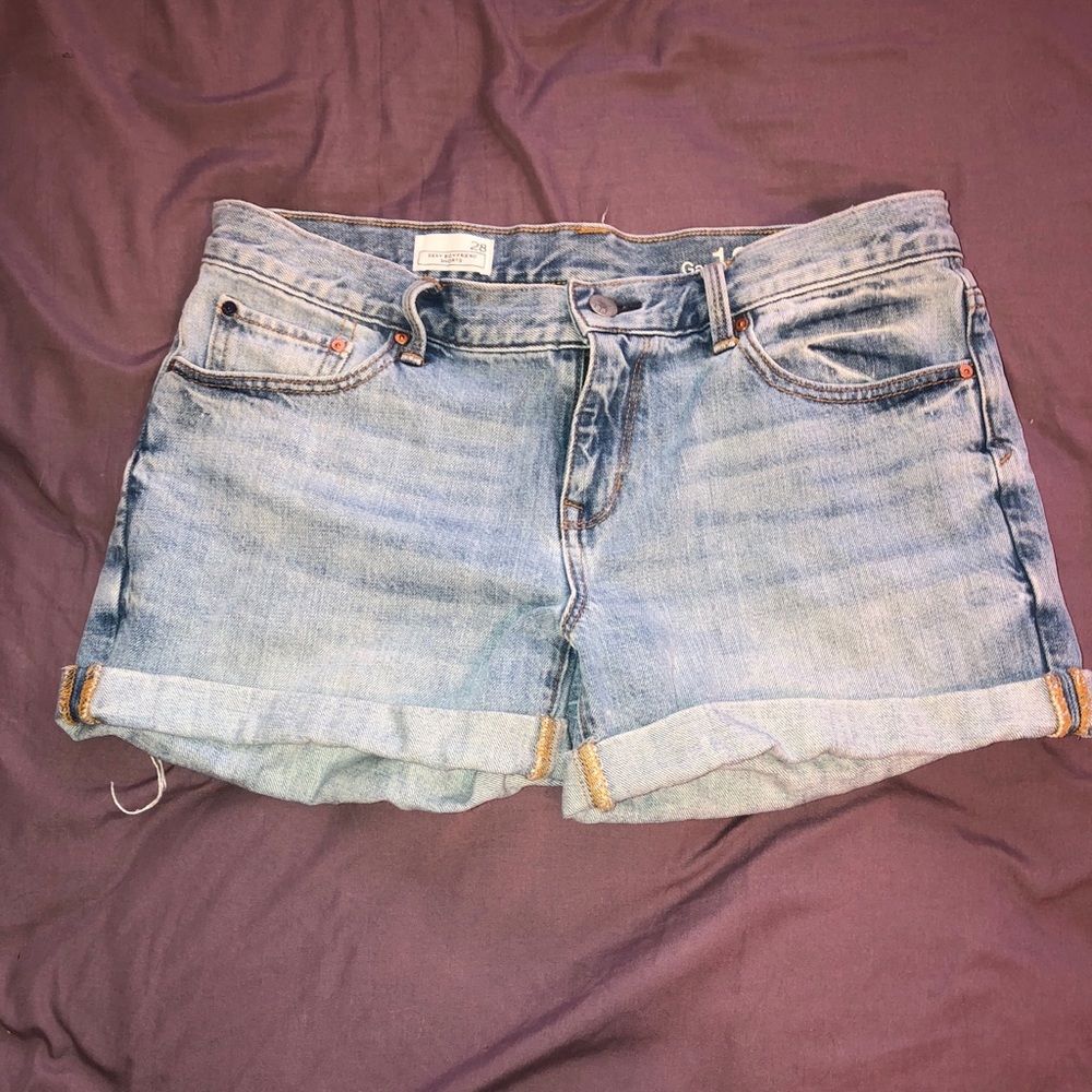 Light wash boyfriend shorts